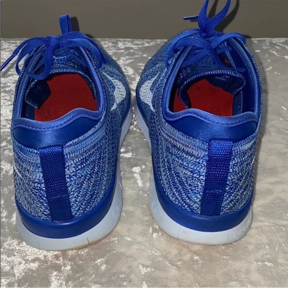 Nike women’s TR flyknit blue/white sneakers
